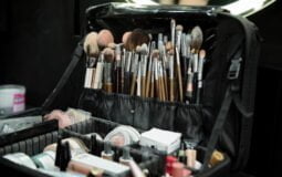 Trọn Bộ Đồ Nghề Học Makeup Chuyên Nghiệp Gồm Những Gì?