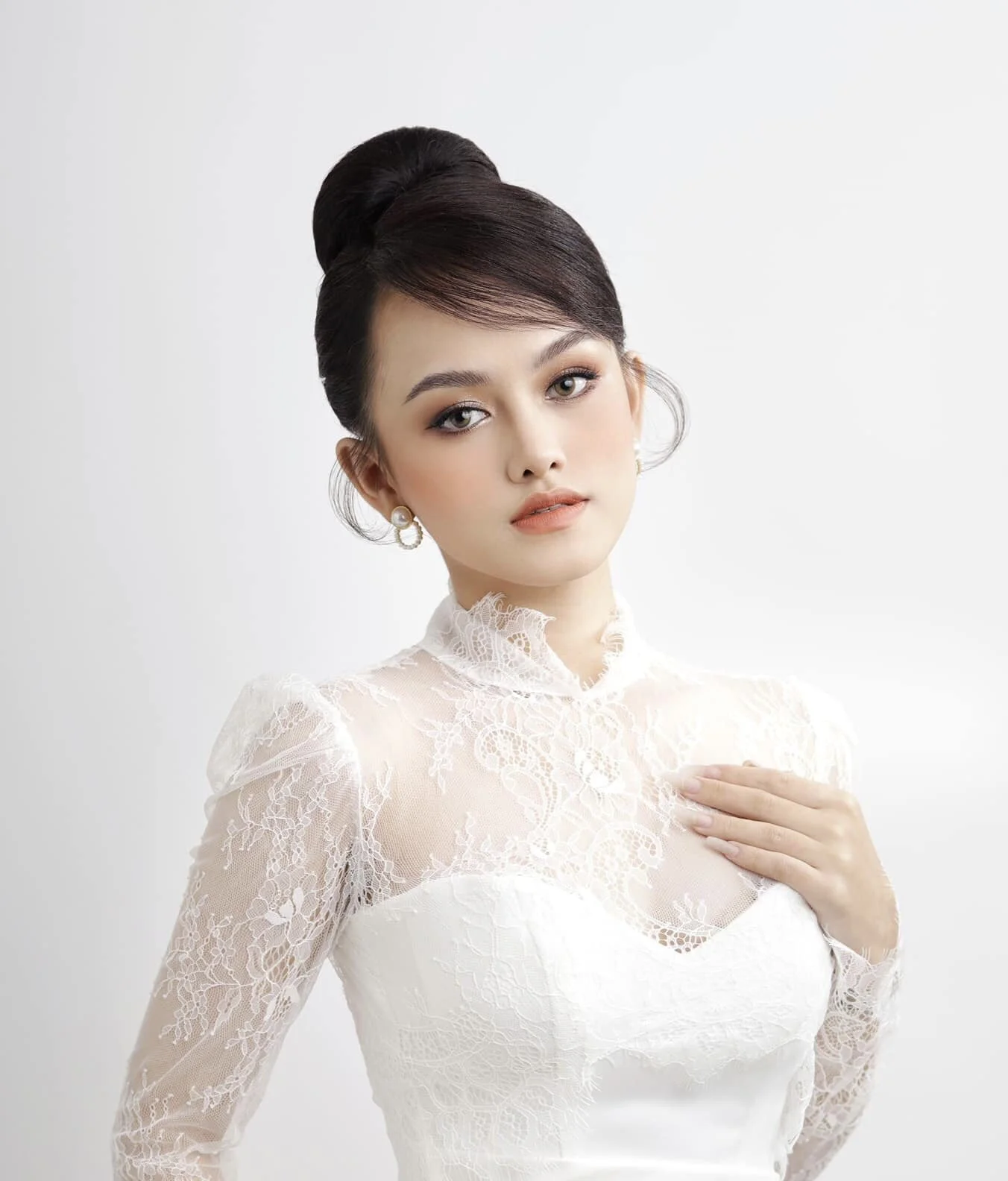 Hoa hậu Đỗ Mỹ Linh hoá cô dâu đẹp dịu dàng trong loạt ảnh mới | VOV.VN