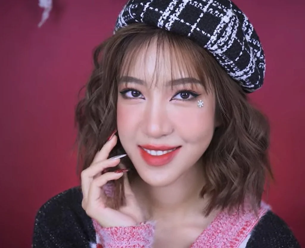 Gợi Ý 3 Kiểu Makeup Dự Tiệc Giáng Sinh Đẹp Ấn Tượng Cho Nàng - Vanmiu Beauty